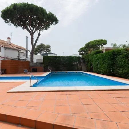 Apartamento En Playa Con Piscina Con Aacc Castelldefels